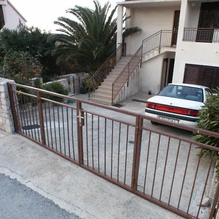 Apartment By The Sea Maslinica, Solta - 774