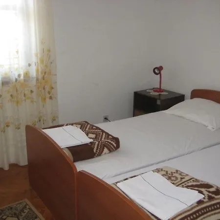 Apartment By The Sea Maslinica, Solta - 774 *