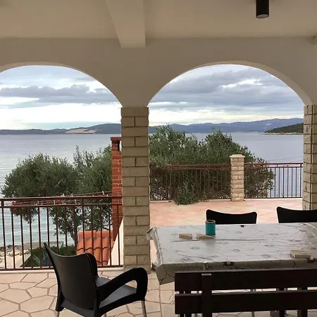 Apartment By The Sea Maslinica, Solta - 774 Grohote